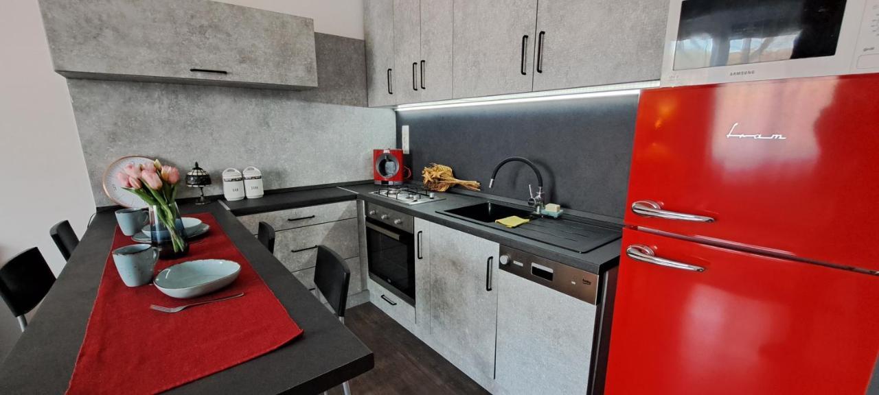 Appartement Napraforgo Apartman à Szeged Extérieur photo