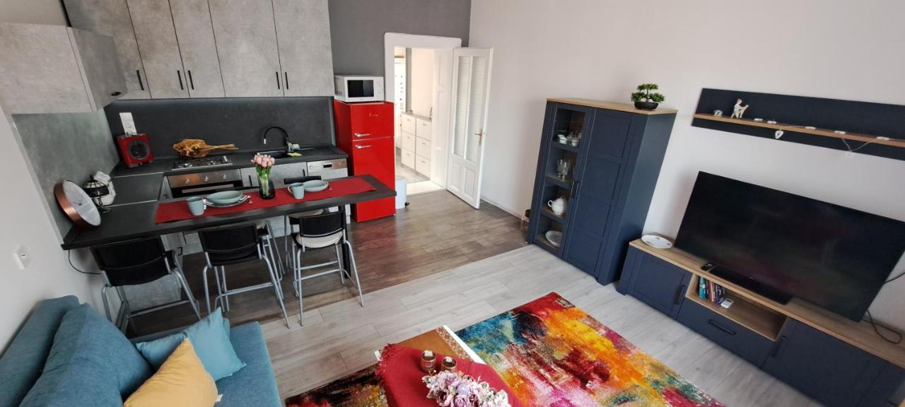 Appartement Napraforgo Apartman à Szeged Extérieur photo
