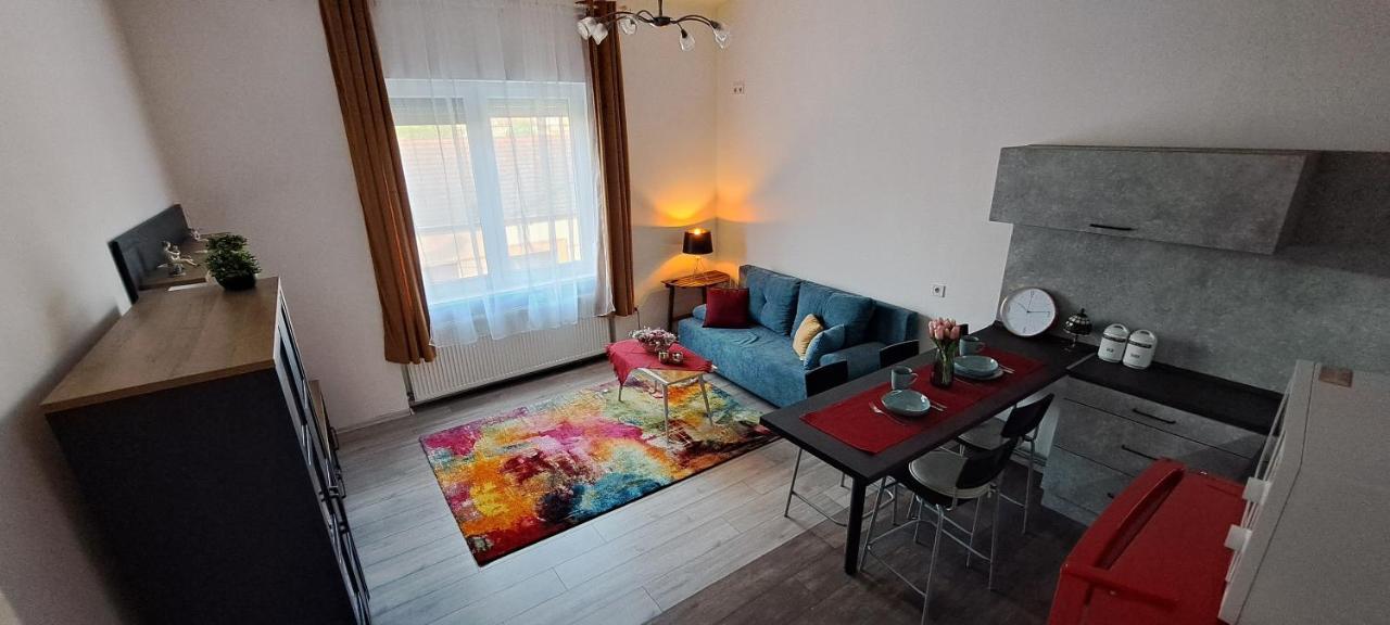 Appartement Napraforgo Apartman à Szeged Extérieur photo