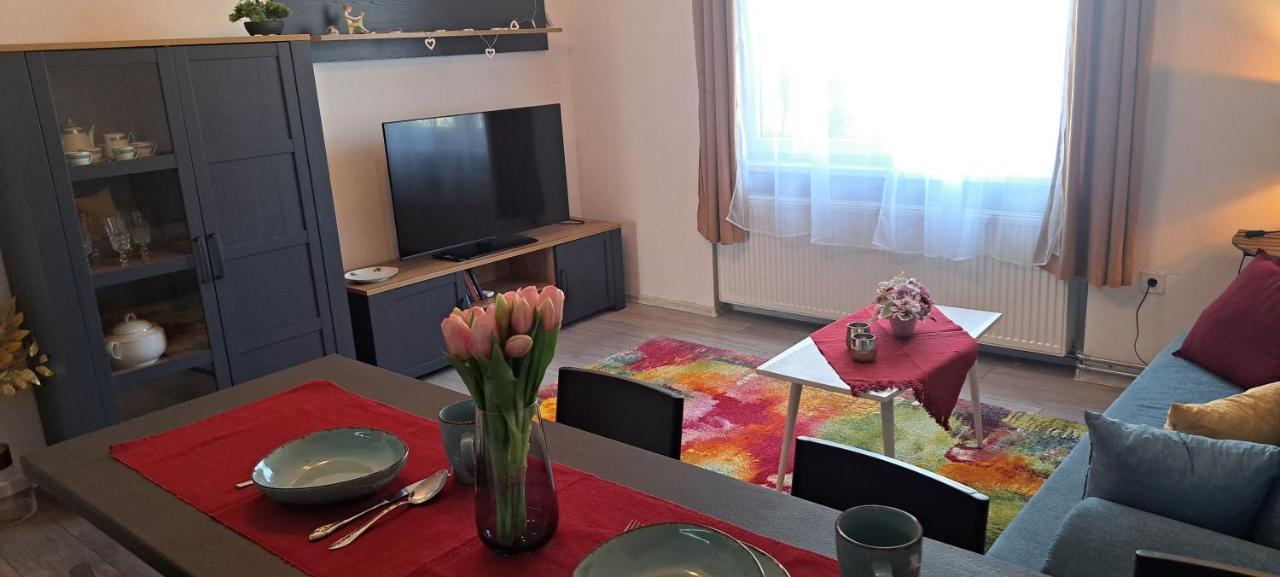 Appartement Napraforgo Apartman à Szeged Extérieur photo